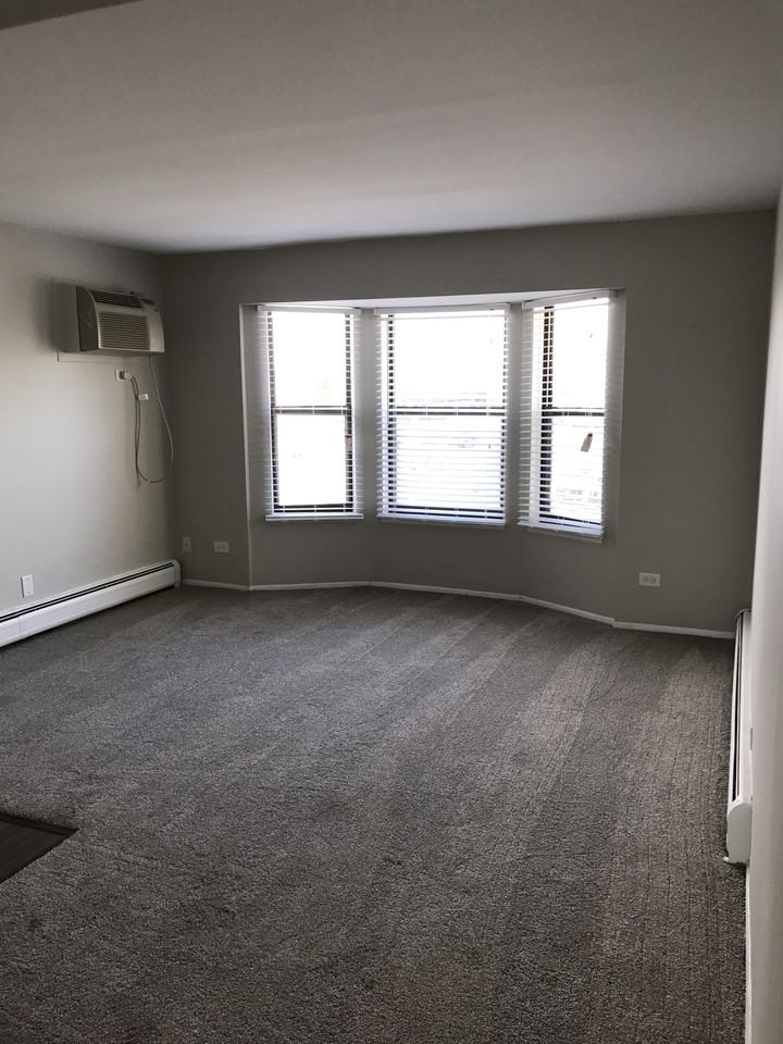 Ellyn Crossing Apartments - Photo 3 of 5