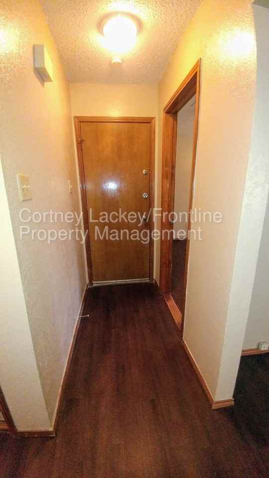 413 Asbury Dr - Photo 3 of 25