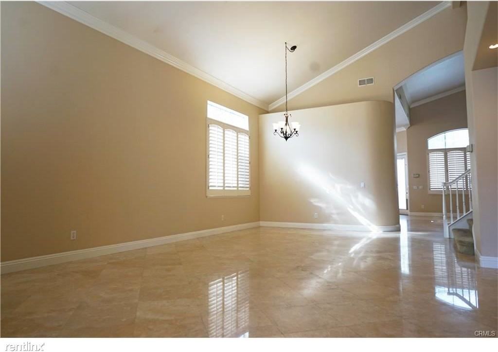 5762 Ridgeview Dr - Photo 2 of 22