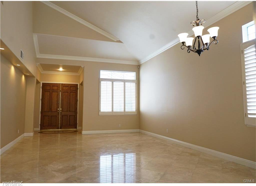 5762 Ridgeview Dr - Photo 3 of 22