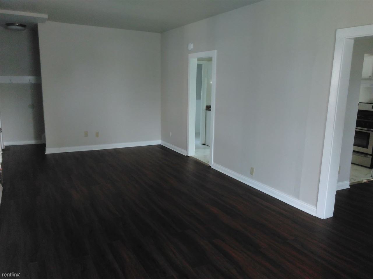 1928 45th St - Photo 3 of 8