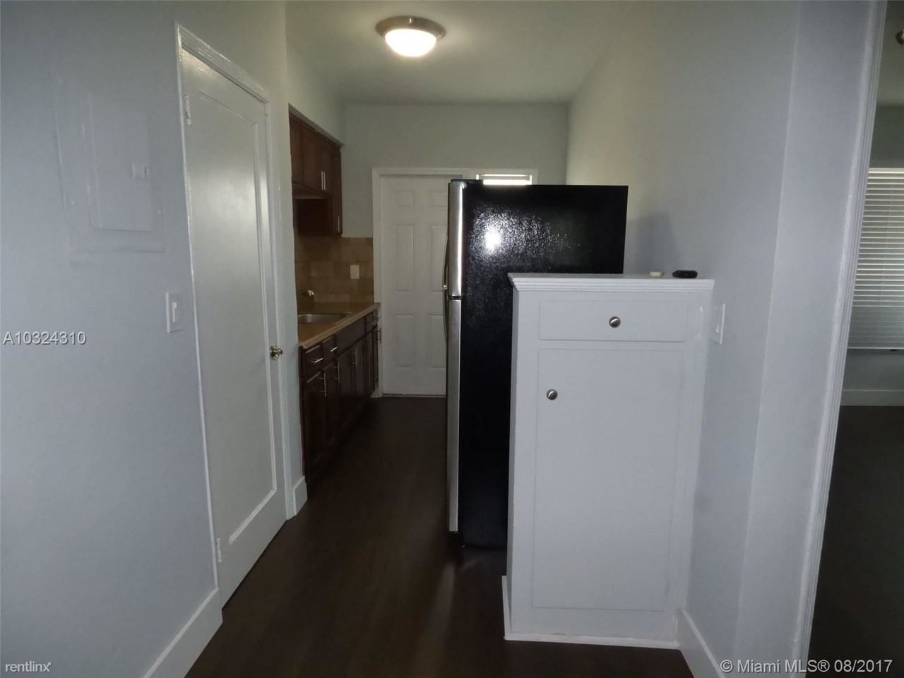 1024 Pennsylvania Ave - Photo 3 of 12