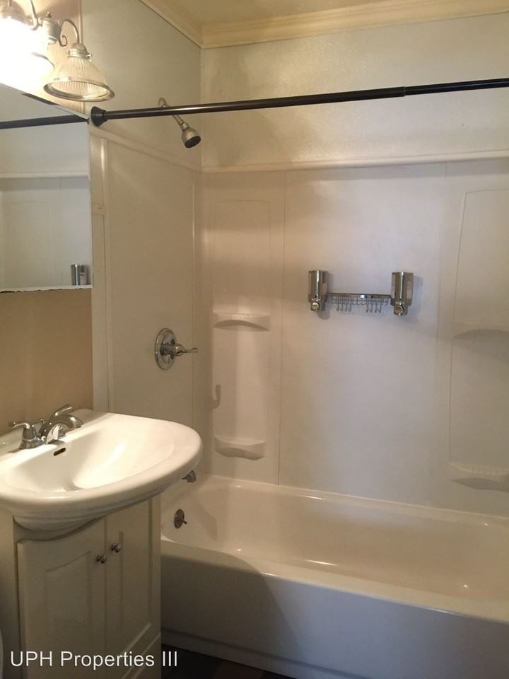 596 Rosemar Dr - Photo 2 of 3