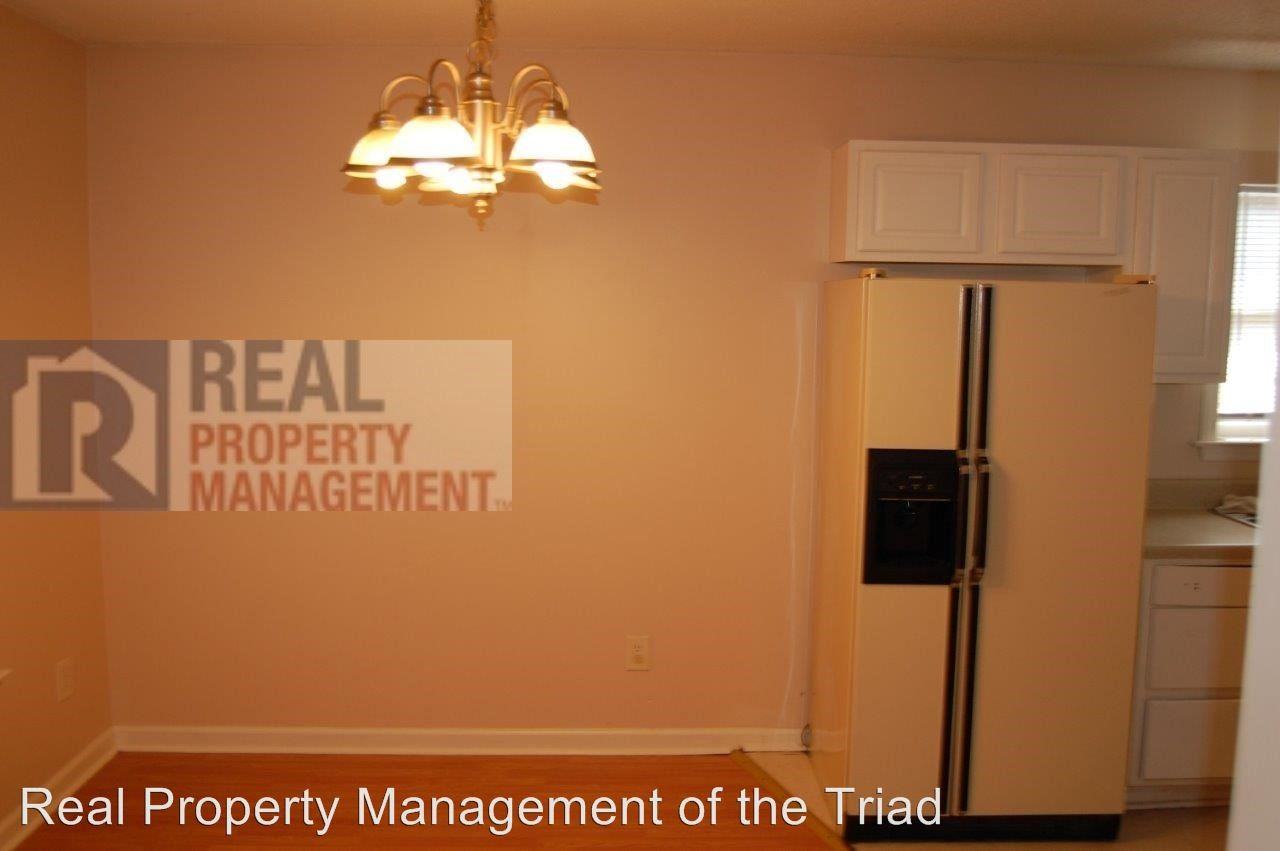 626 Franklin Blvd - Photo 3 of 11