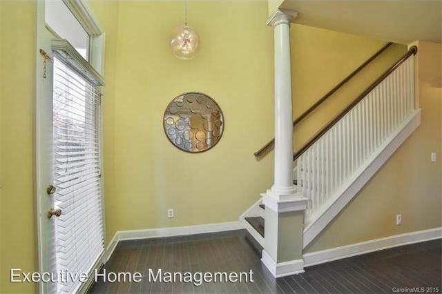 255 Sloane Square Way - Photo 3 of 17