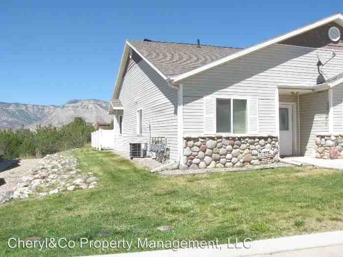 111 Angelica Cir - Photo 2 of 9