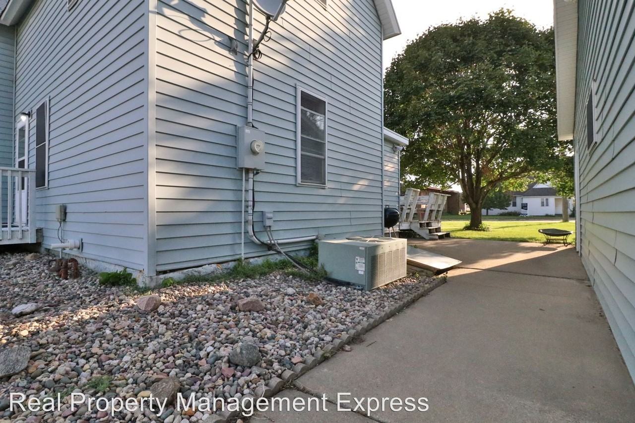 904 N Lincoln Ave - Photo 3 of 18