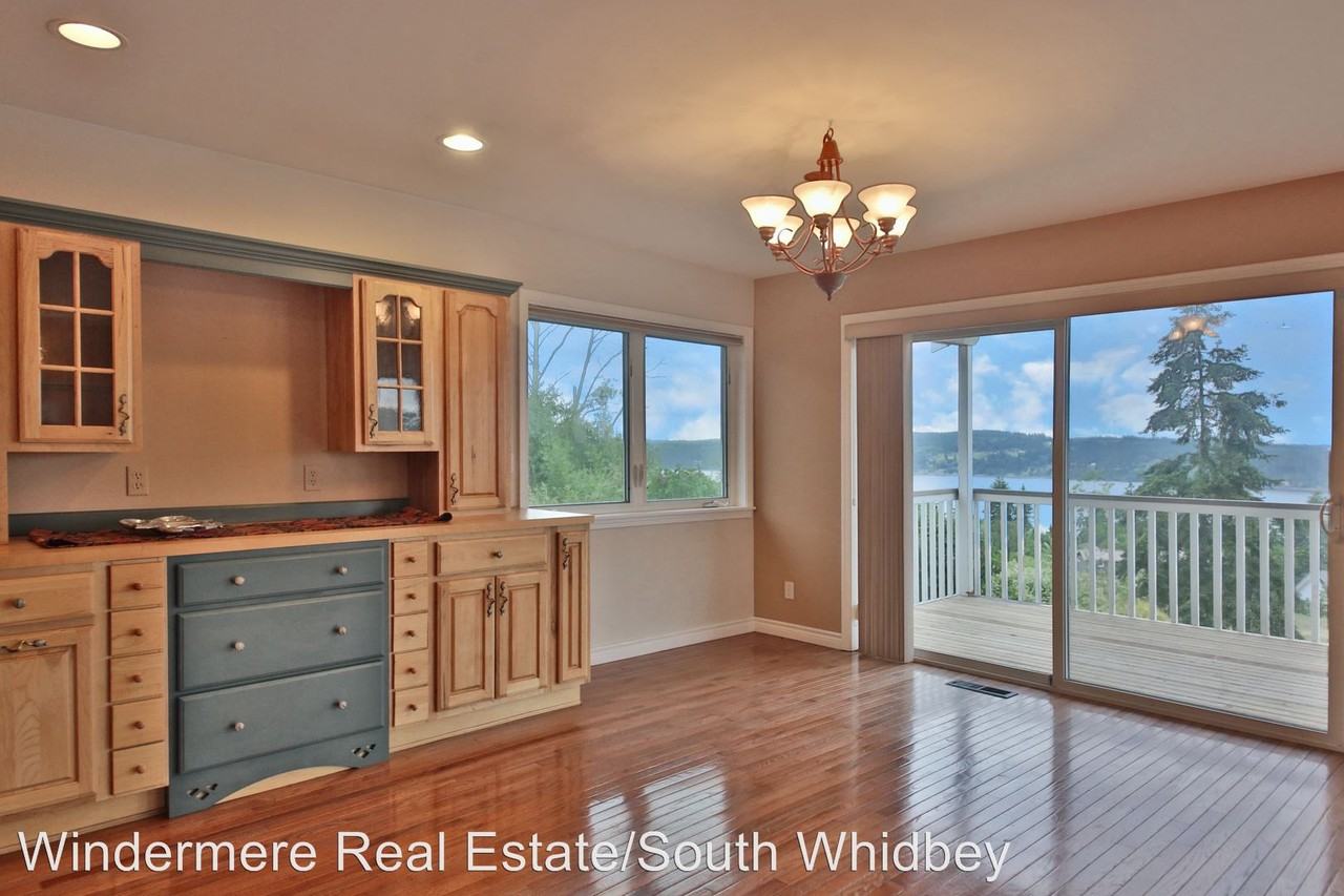 1305 Scarecrow Ln - Photo 2 of 50