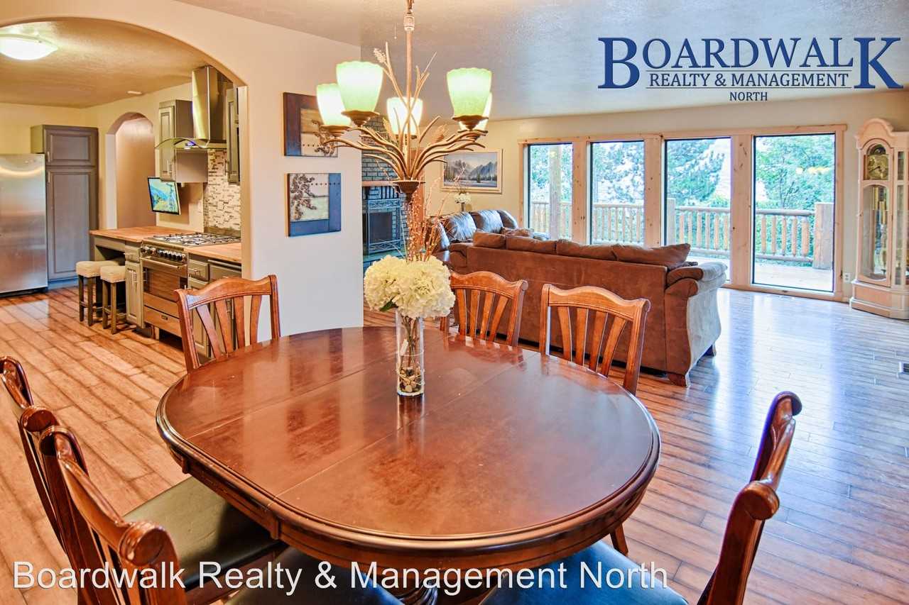 2367 Viking Dr - Photo 2 of 23