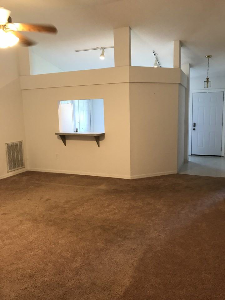 165 Kings Pond Ave - Photo 3 of 9