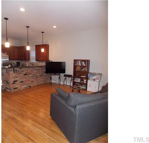 510 S Saunders St - Photo 2 of 9