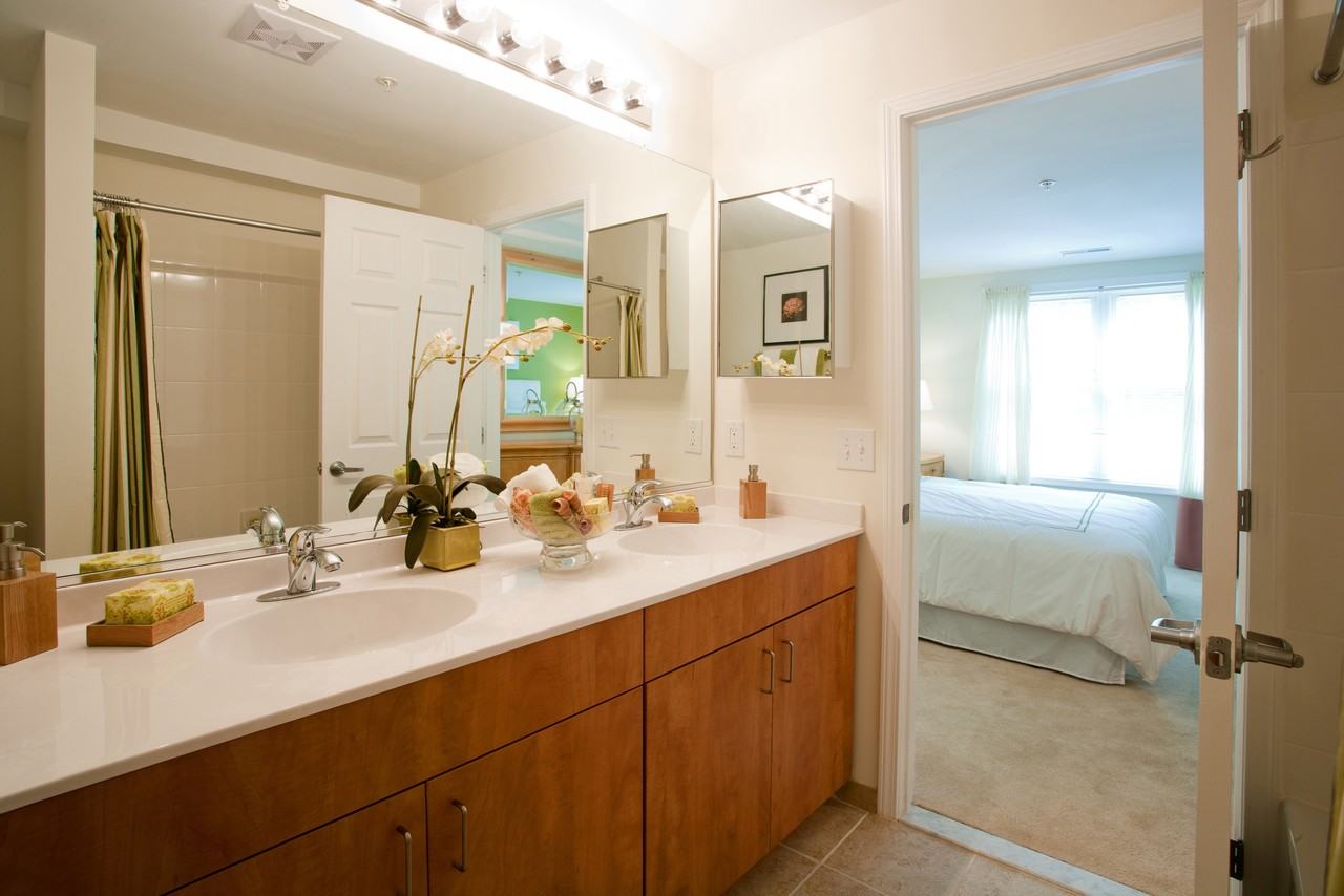 Spa Cove Apartments - Photo 3 of 11