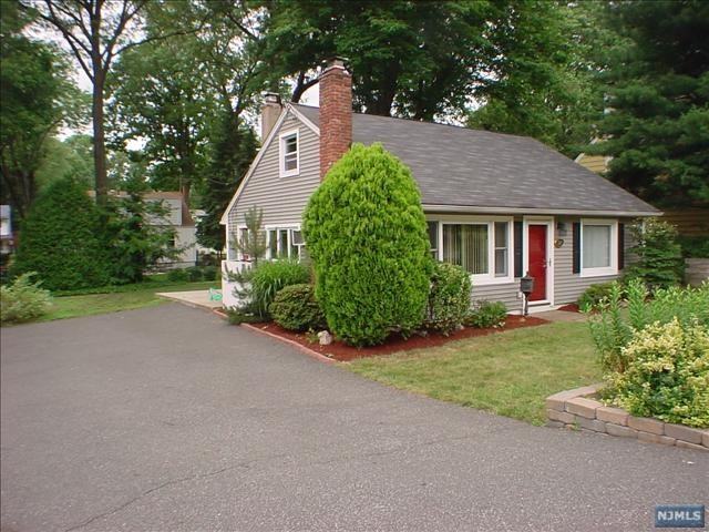 320 Mountain Ave - Photo 2 of 12