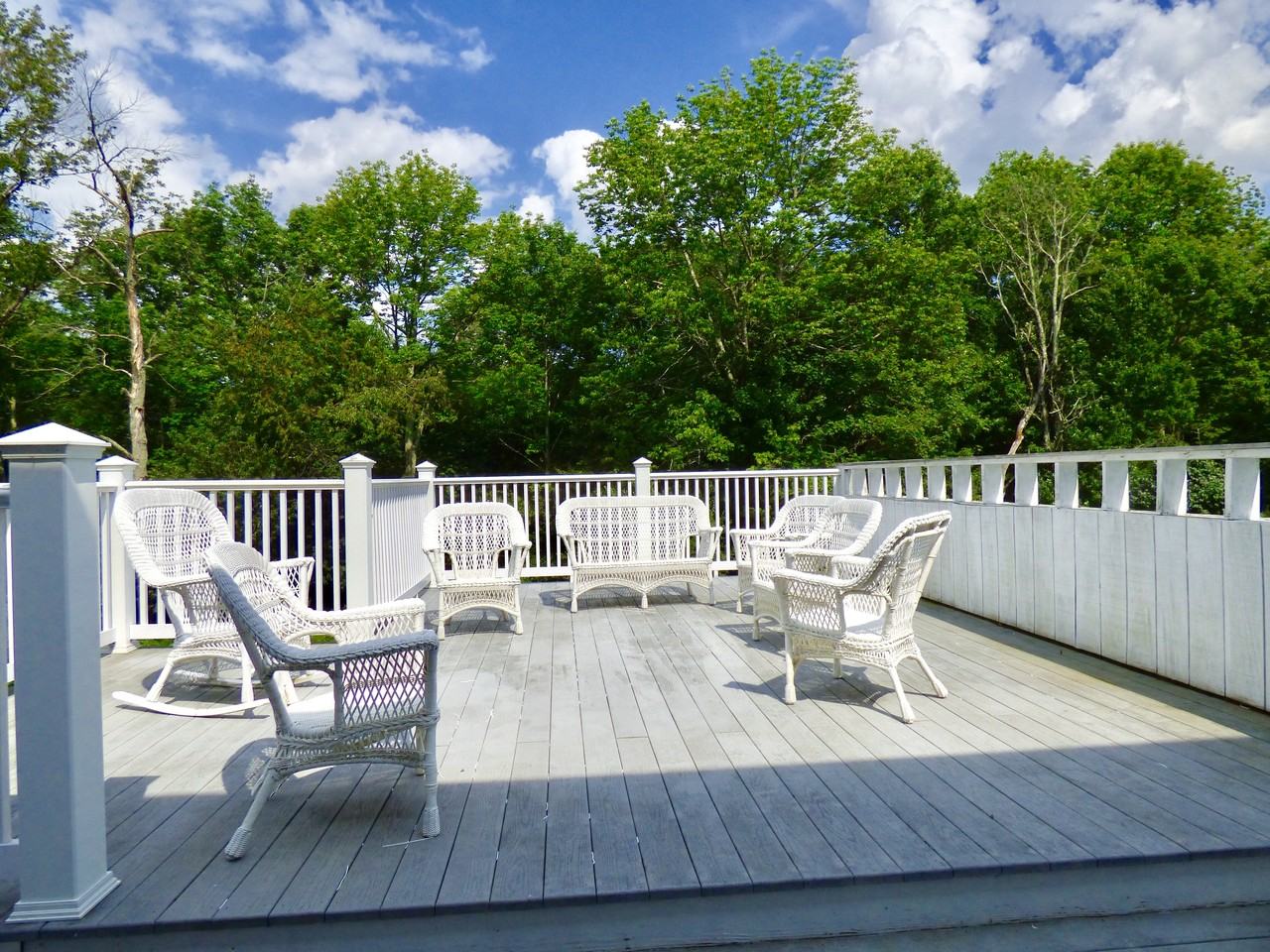 322 Beach St - Photo 3 of 25