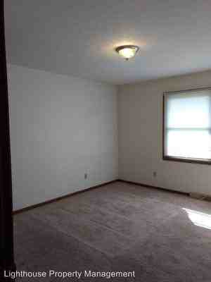 8592 Wabasis Ave NE - Photo 3 of 6