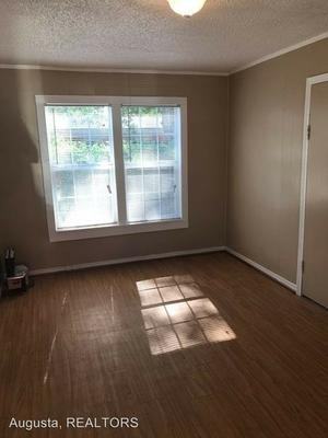 649 N 18th St - Photo 3 of 7