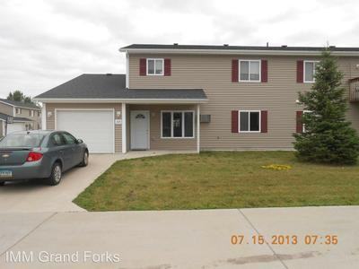 1514 Spruce Dr NE - Photo 2 of 9