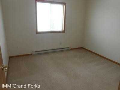 1514 Spruce Dr NE - Photo 3 of 9