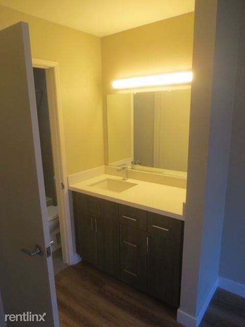 421 E 18th St - Photo 2 of 9