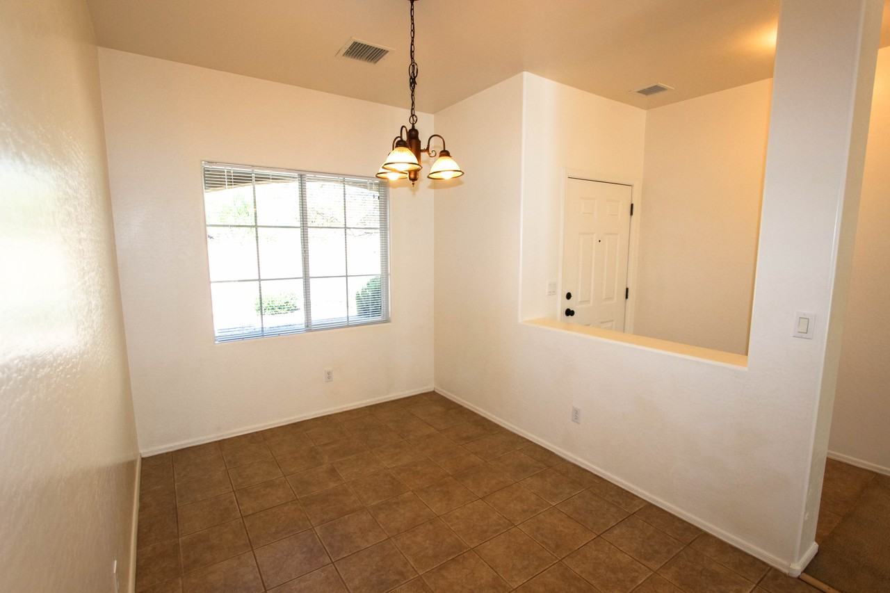 565 N Franco St - Photo 3 of 26