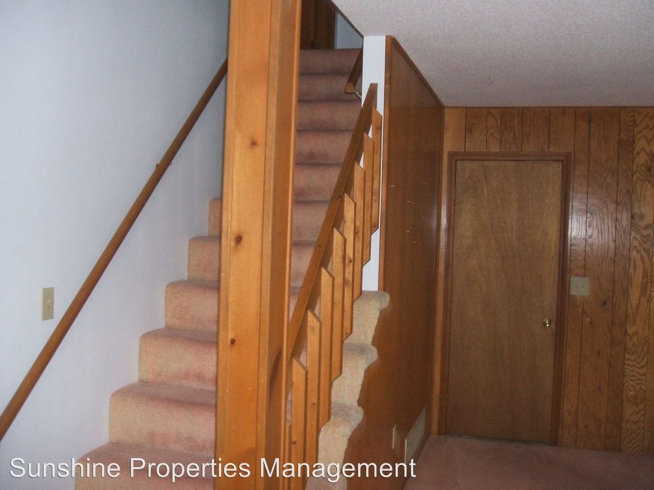 12932 Summit Dr - Photo 3 of 37