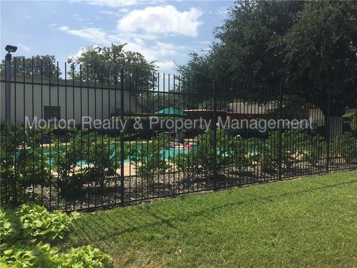 13899 Brookgreen Dr - Photo 2 of 24