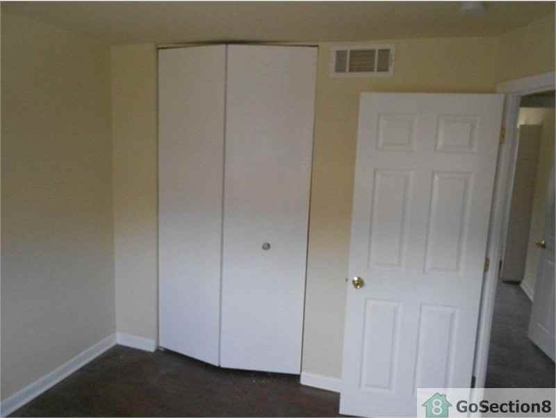 1308 E Monument St - Photo 2 of 9