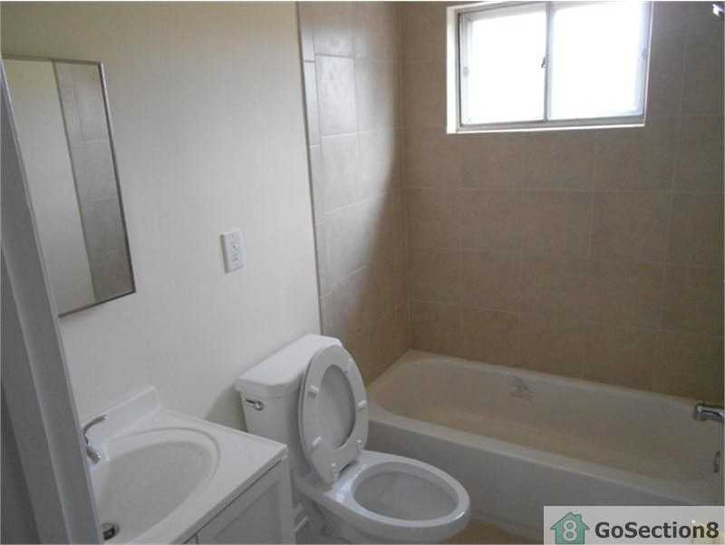 1308 E Monument St - Photo 3 of 9