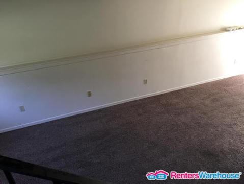 1439 E 40th St - Photo 3 of 12