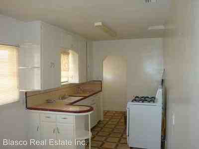 220 W D St - Photo 2 of 6