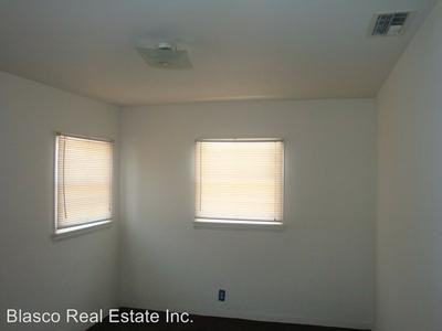 220 W D St - Photo 3 of 6