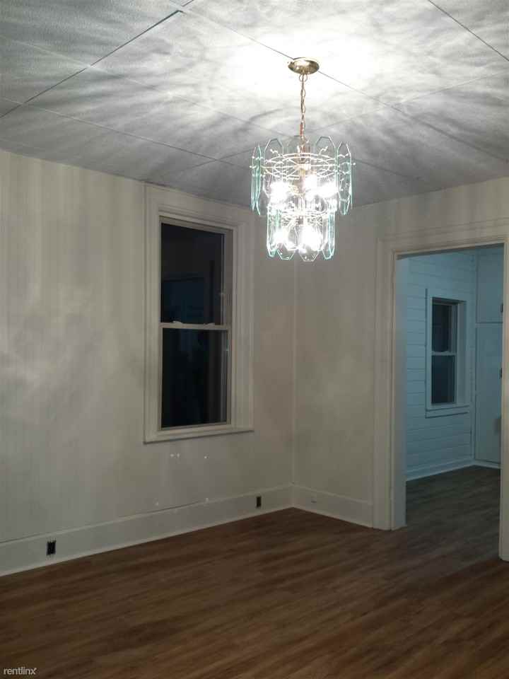 307 W Main St - Photo 2 of 5