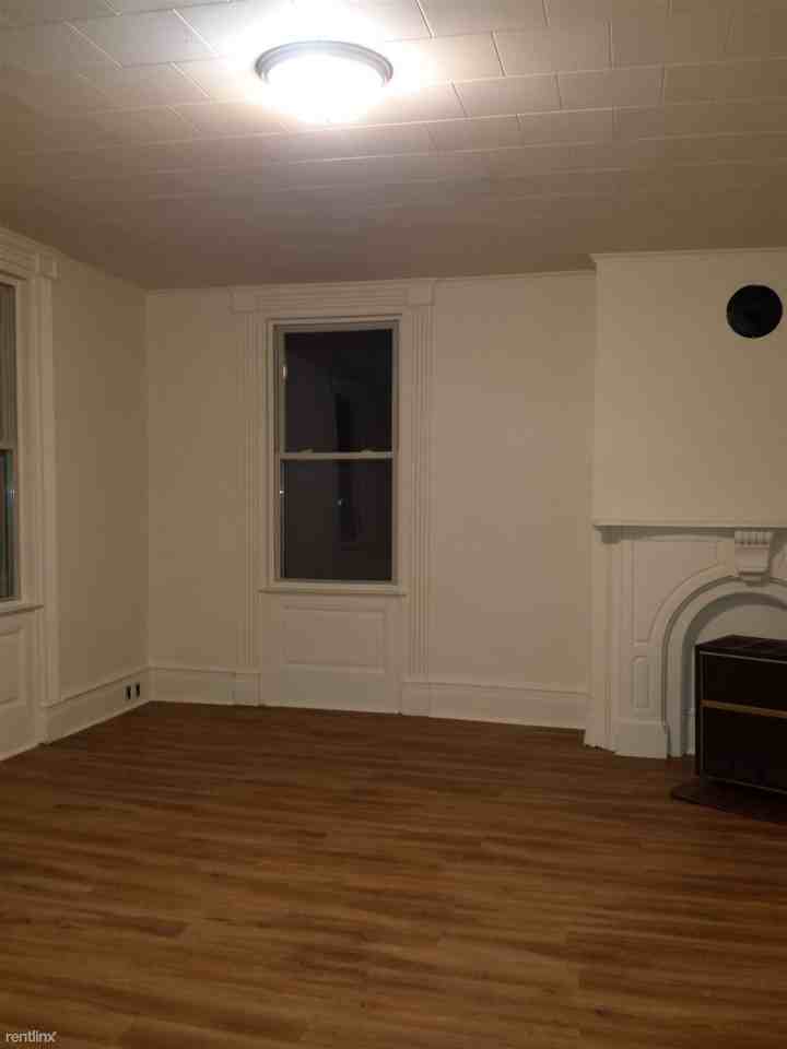 307 W Main St - Photo 3 of 5