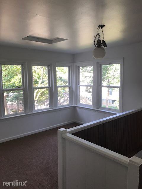 210 W Henry St - Photo 2 of 8