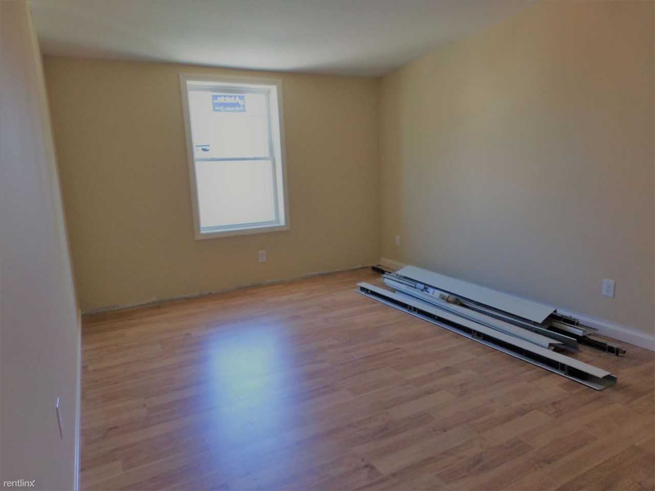 33 Elm St - Photo 3 of 14