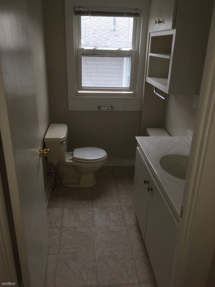 272 Willetts Ave - Photo 2 of 6