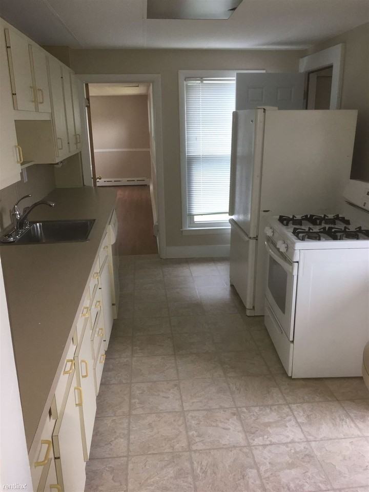 272 Willetts Ave - Photo 3 of 6