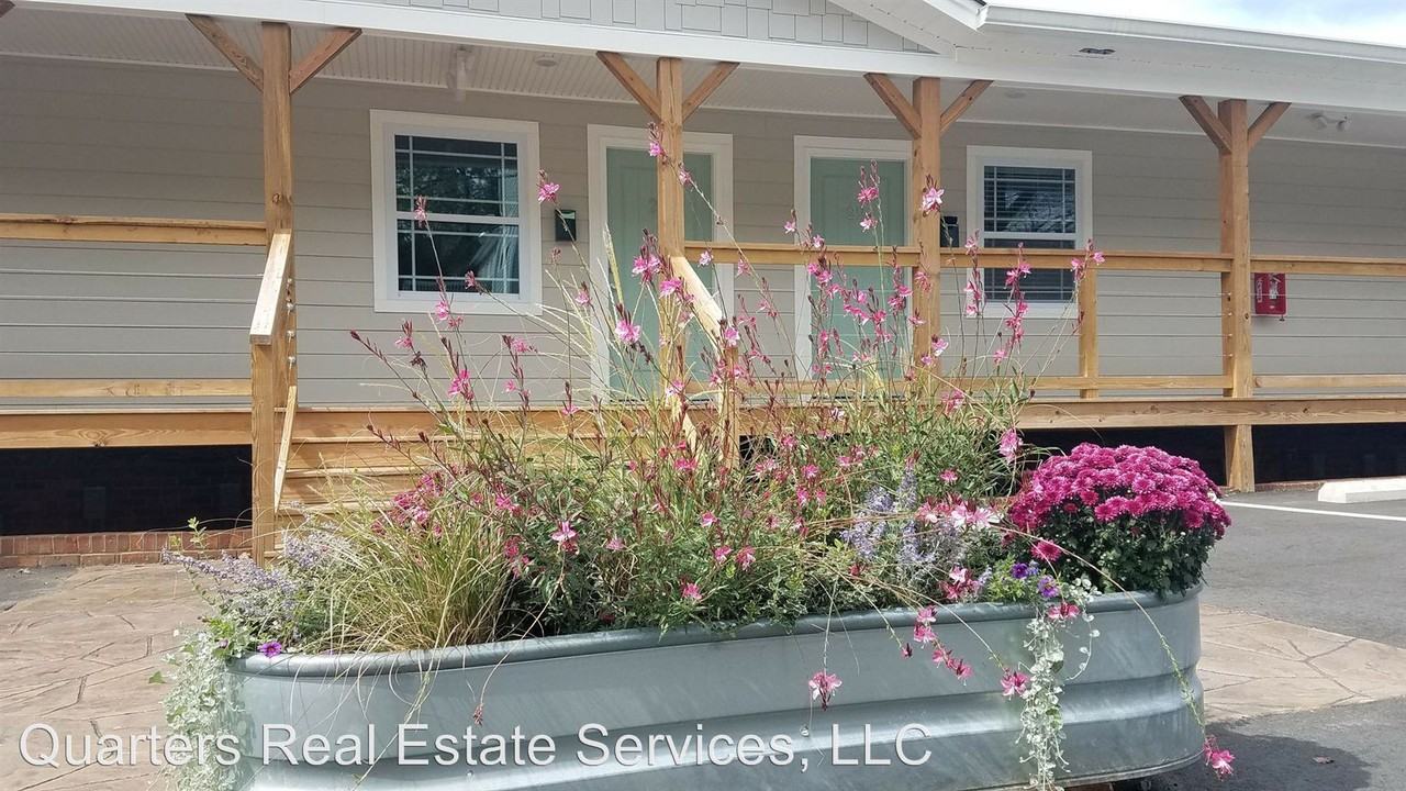 648 Holly Ave NW #5 - Photo 3 of 17