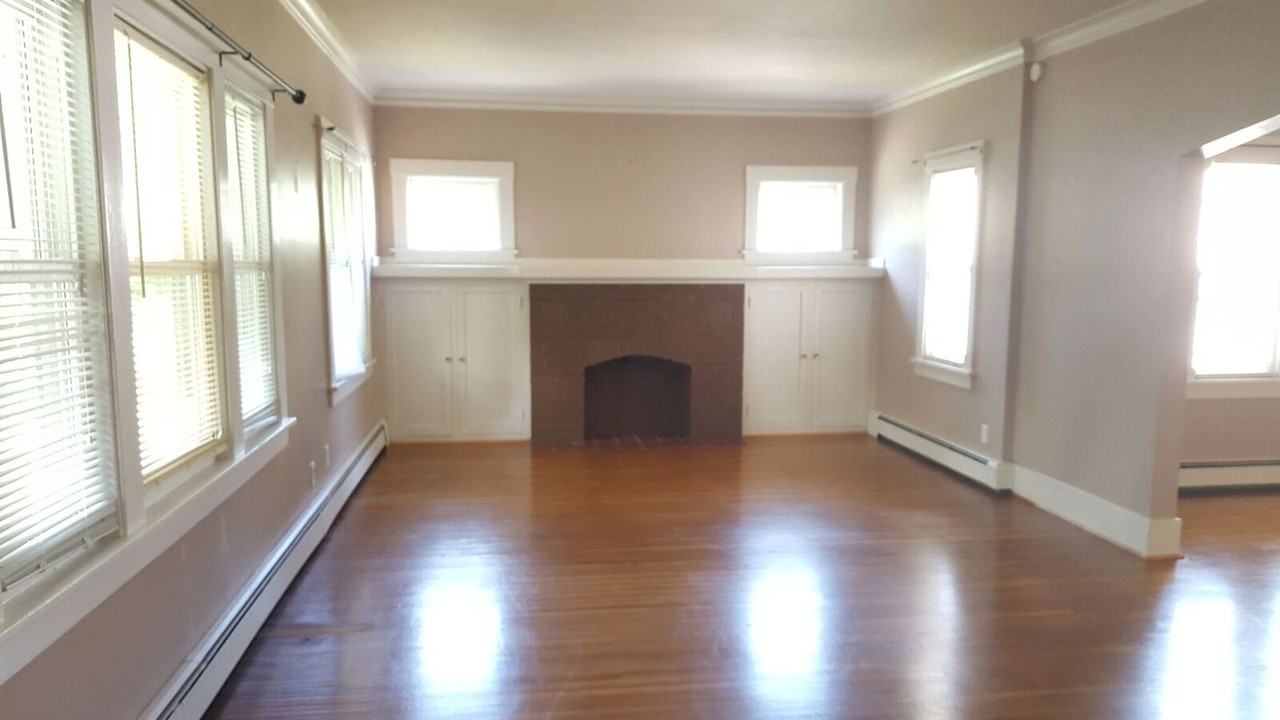 800 Winton Rd N - Photo 3 of 22