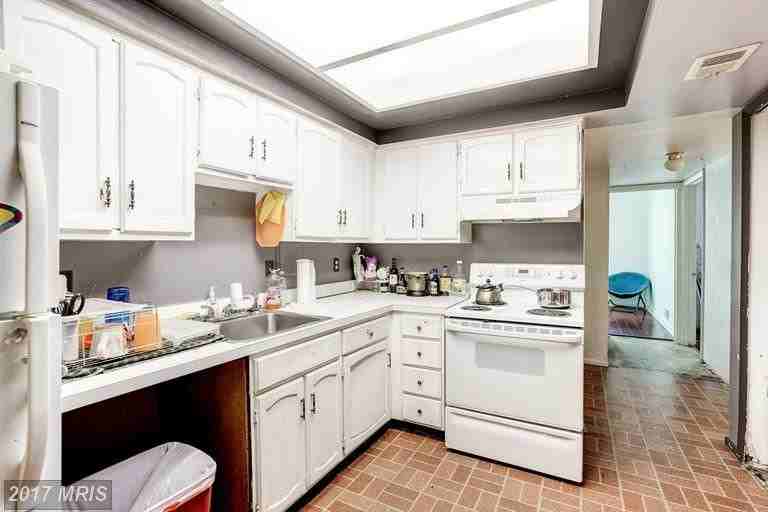 100 Hayloft Cir - Photo 2 of 6