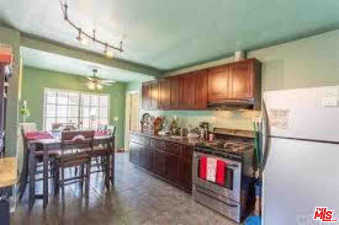 22409 Elaine Ave - Photo 2 of 7