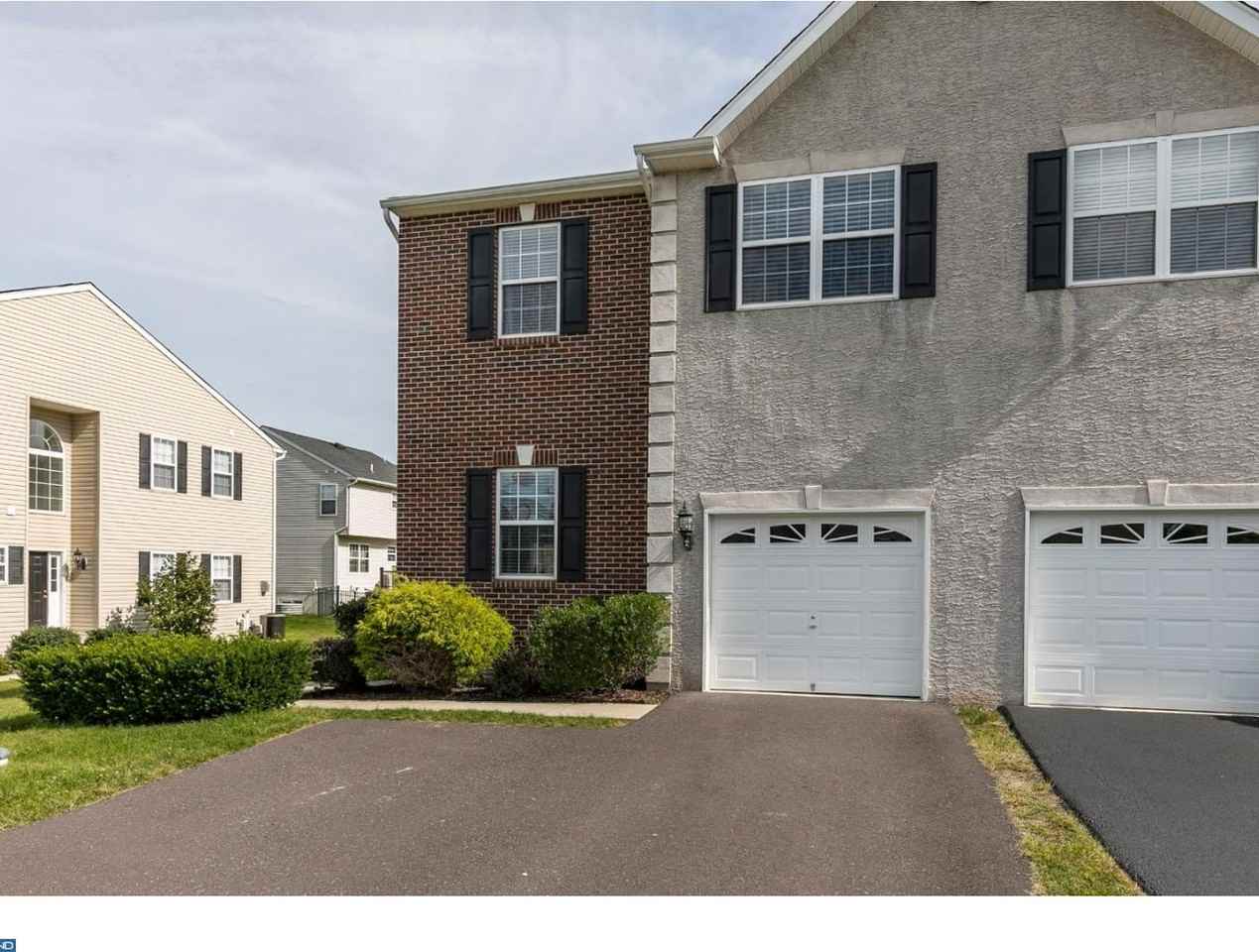 204 Holbrook Ln - Photo 2 of 25