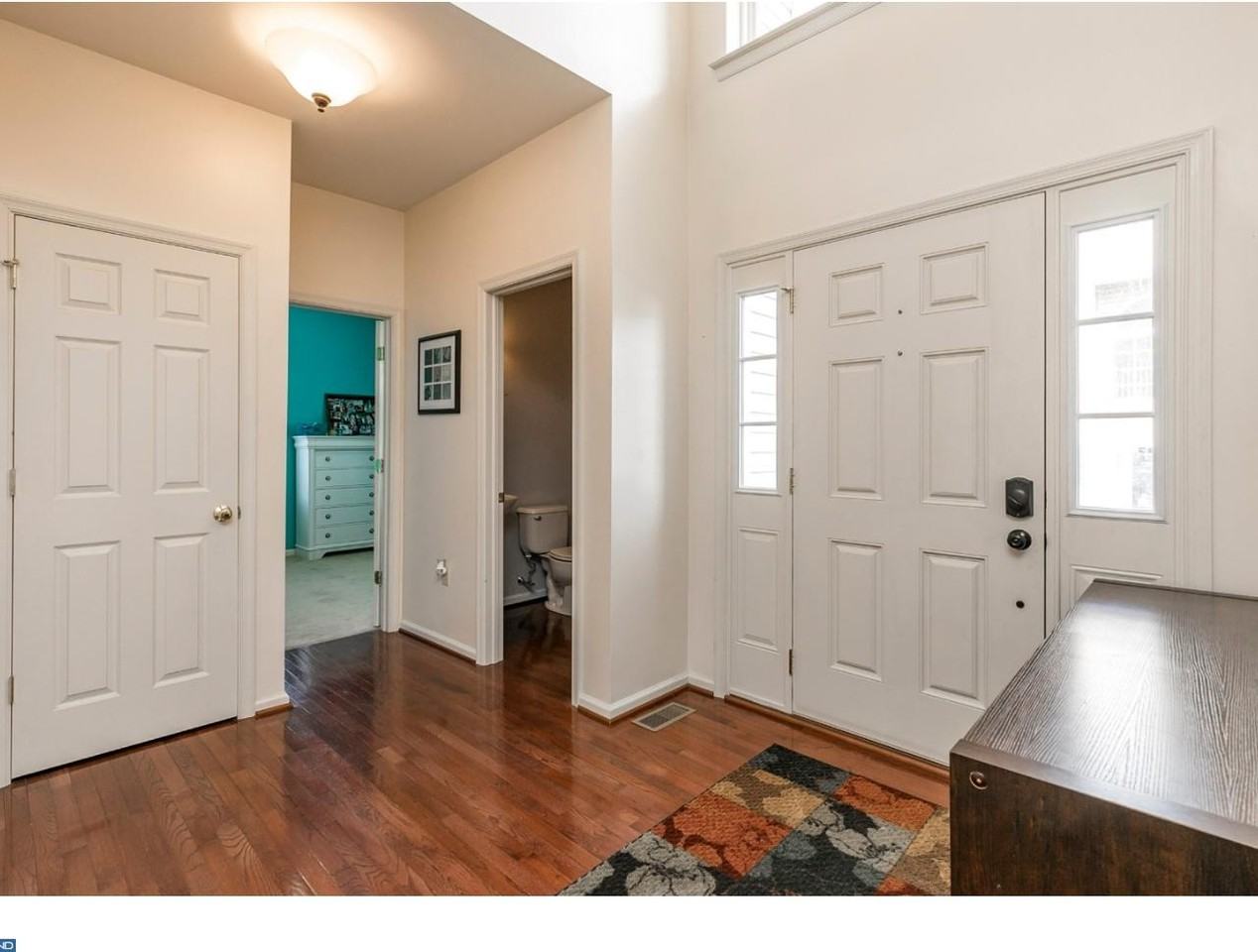 204 Holbrook Ln - Photo 3 of 25