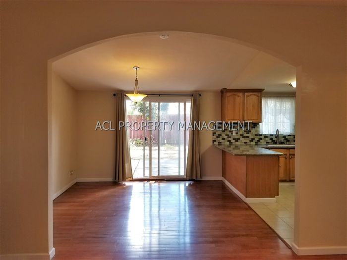 1658 Ashbury Ln - Photo 3 of 12