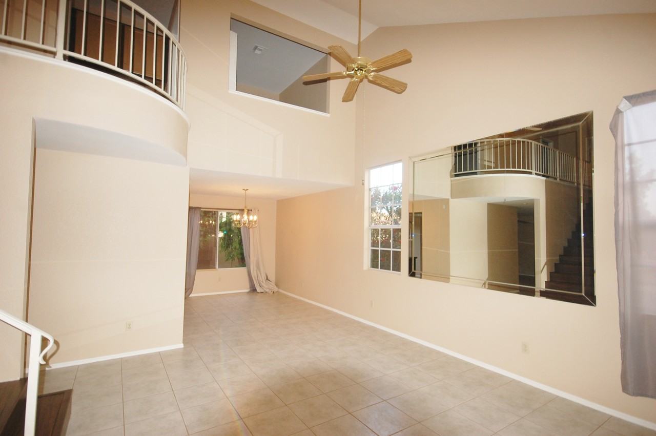 506 W Dennis Ct - Photo 3 of 15