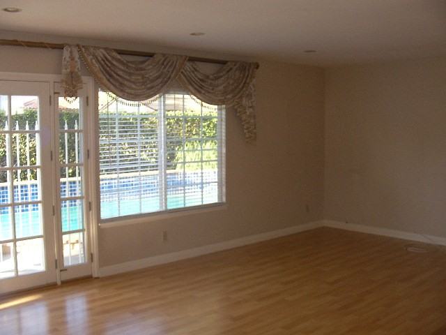 920 Dahlia Ave - Photo 2 of 4