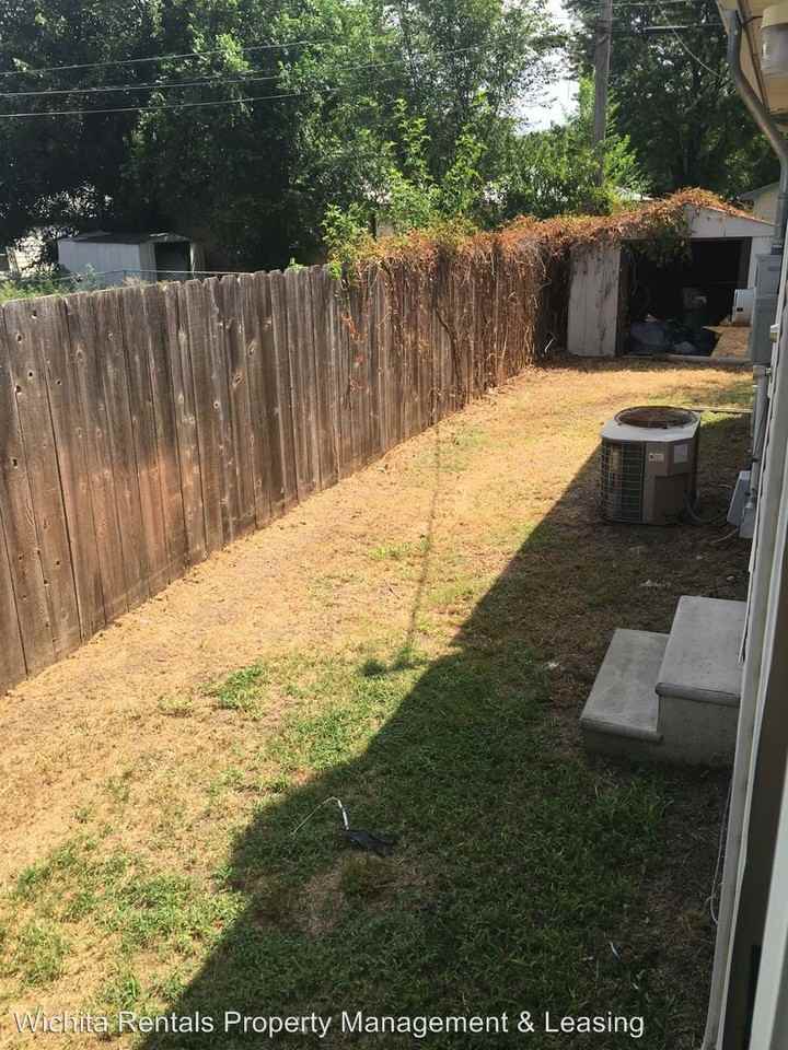 136 N Baehr St - Photo 2 of 14