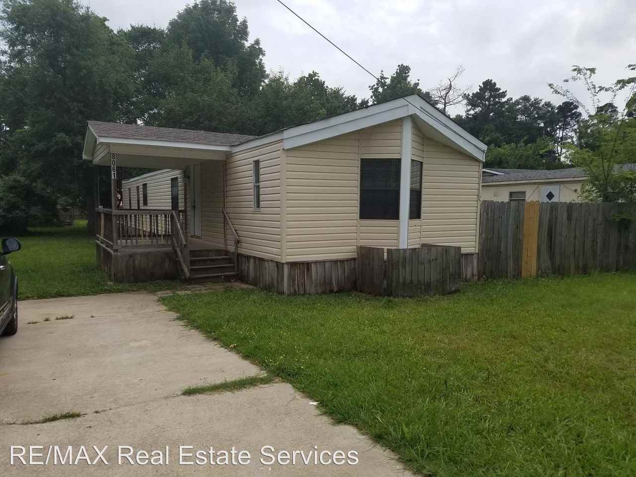 8061 W 70th St - Photo 2 of 15