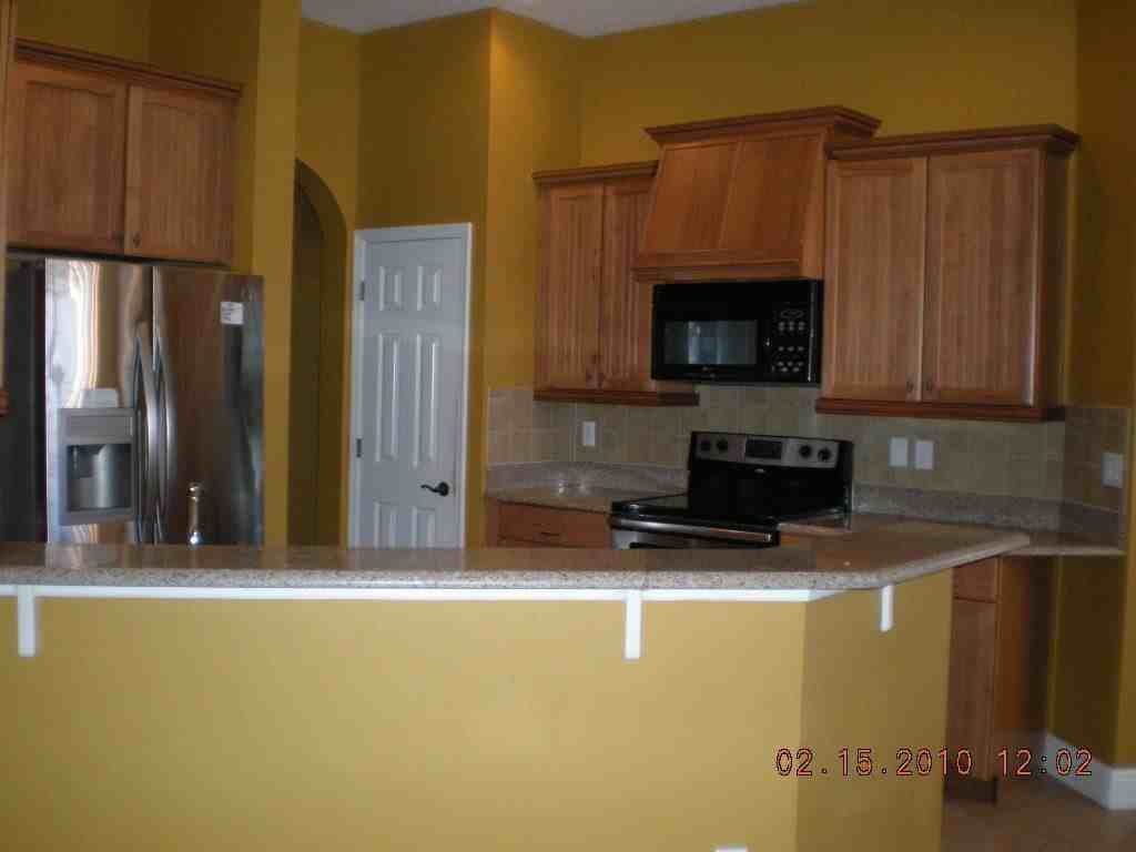 2400 Azzurra Ln - Photo 3 of 7