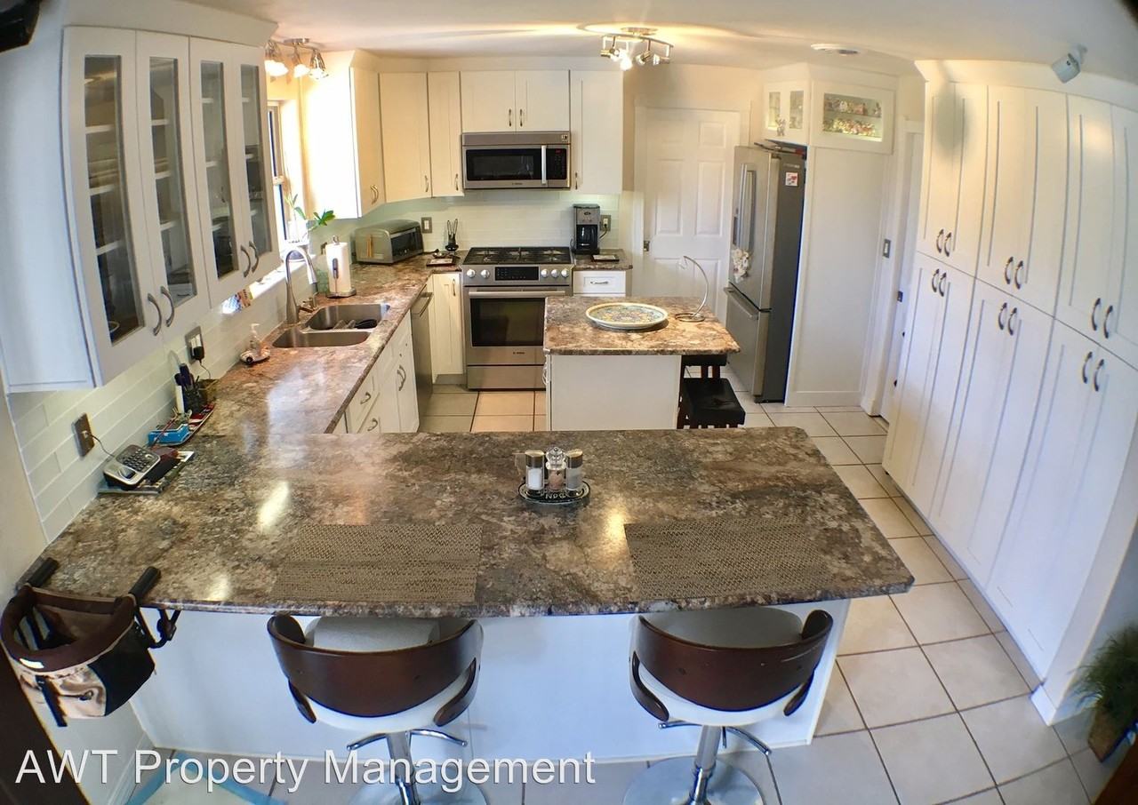 153 University Cir - Photo 3 of 20